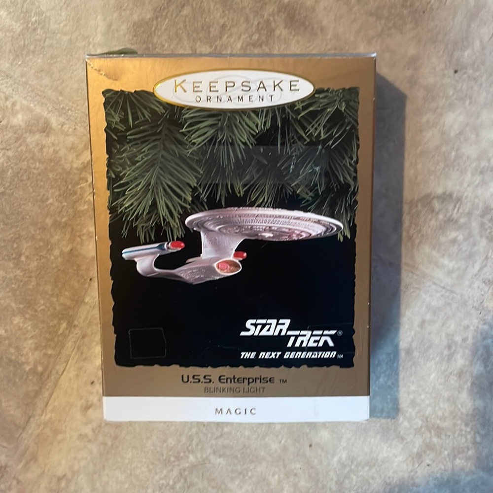 Star Trek U.S.S. Enterprise Hallmark Keepsake magic Light up ornament